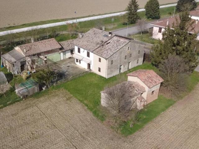 Casa indipendente in vendita a Sissa Trecasali PR