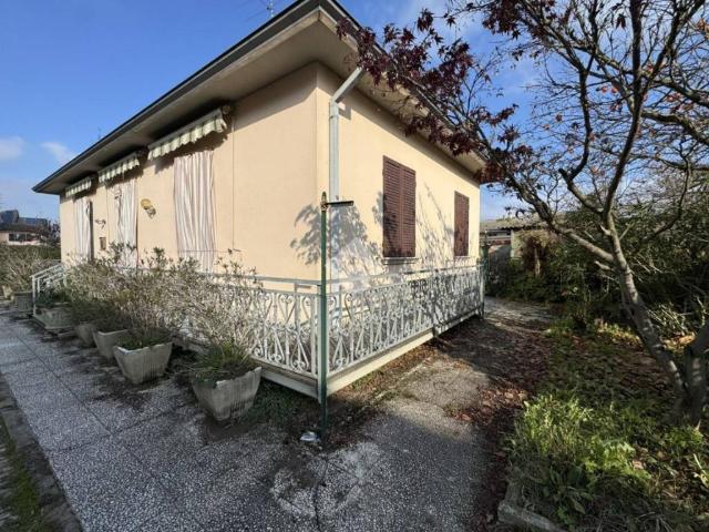 Casa indipendente in vendita a Sissa Trecasali PR