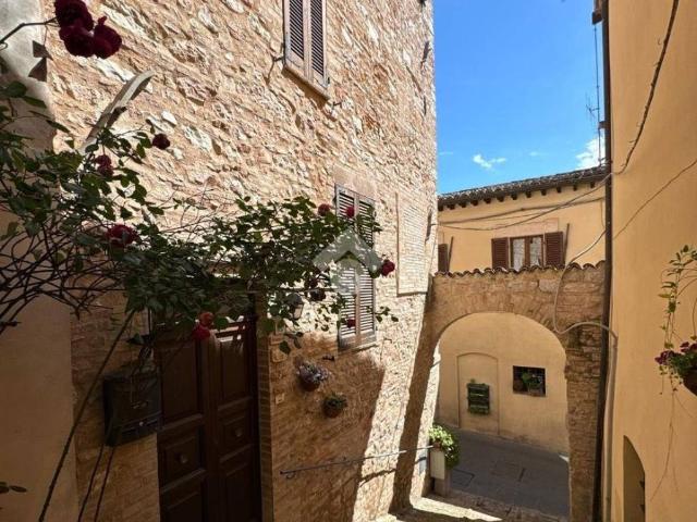 Casa indipendente in vendita a Spello PG