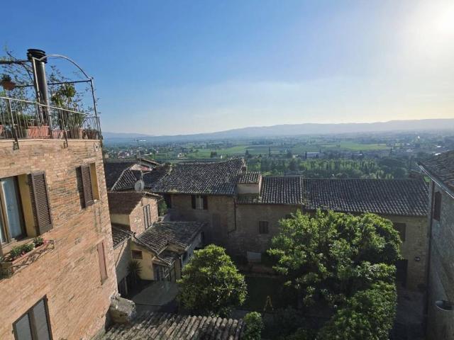 Casa indipendente in vendita a Spello PG