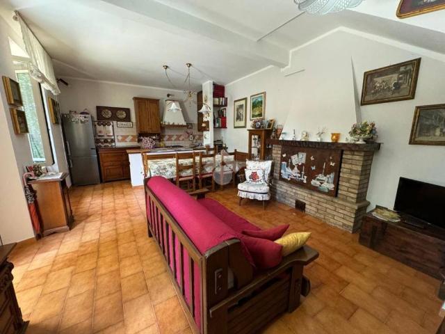 Casa indipendente in vendita a Spello PG