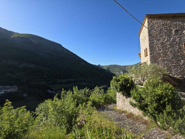 Casa indipendente in vendita a Spoleto PG