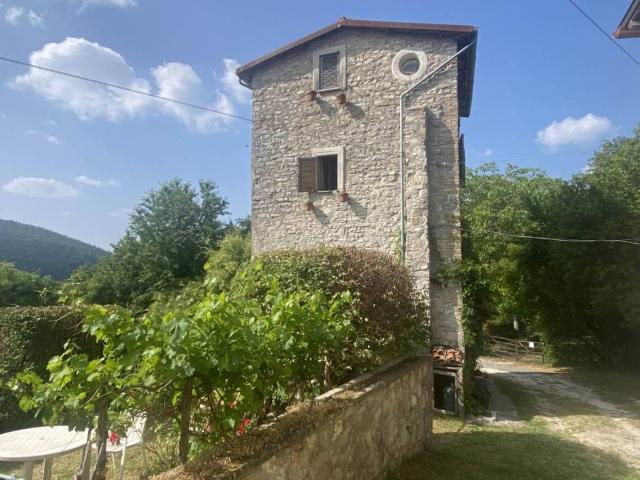 Casa indipendente in vendita a Spoleto PG