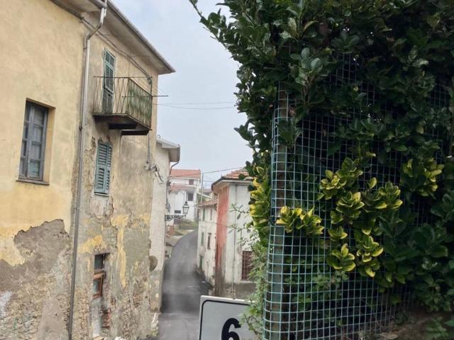 Casa indipendente in vendita a Stazzano AL