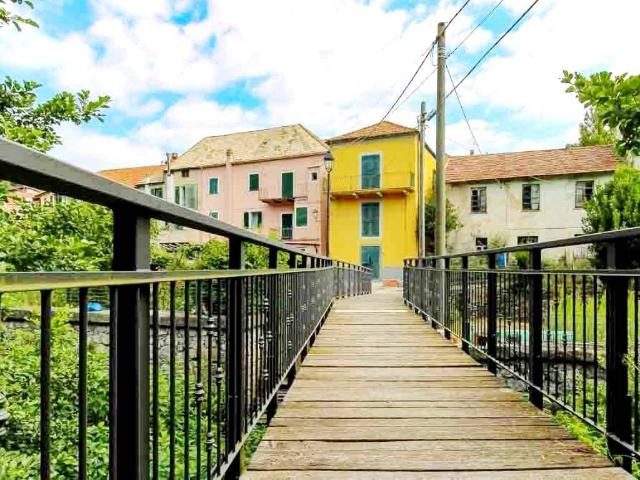 Casa indipendente in vendita a Stella SV