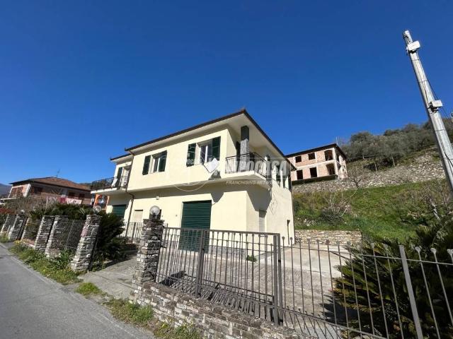 Casa indipendente in vendita a Stellanello SV
