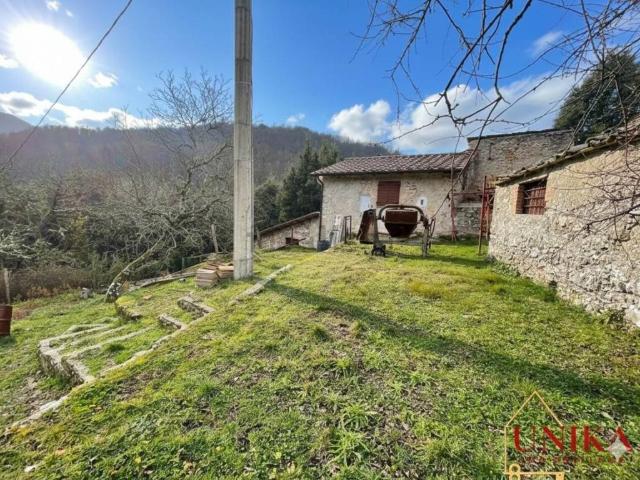 Casa indipendente in vendita a Stroncone TR