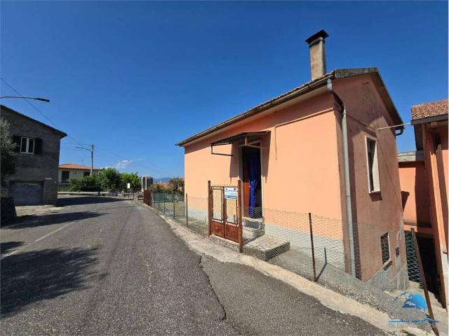 Casa indipendente in vendita a Stroncone TR