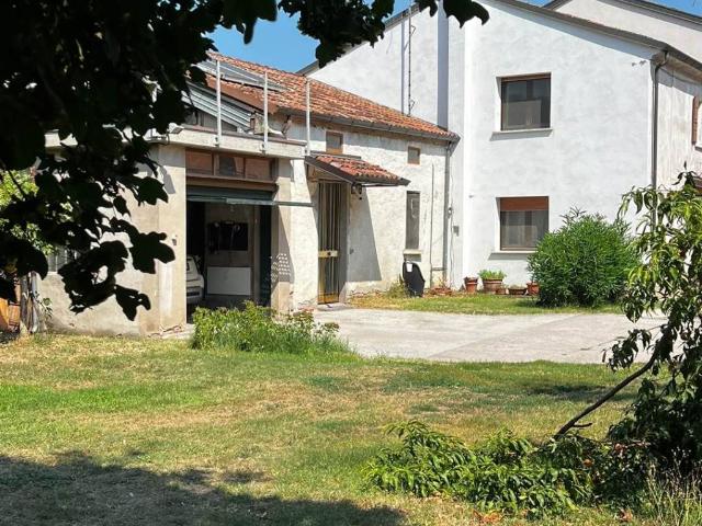 Casa indipendente in vendita a Suzzara MN