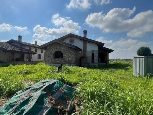 Casa indipendente in vendita a Suzzara MN