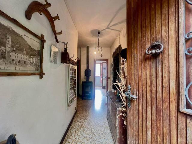 Casa indipendente in vendita a Sueglio LC