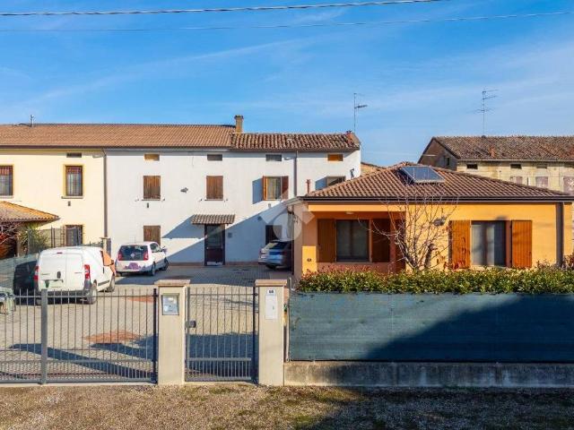 Casa indipendente in vendita a Poviglio RE