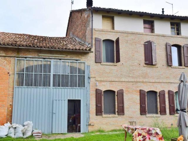 Casa indipendente in vendita a Poviglio RE
