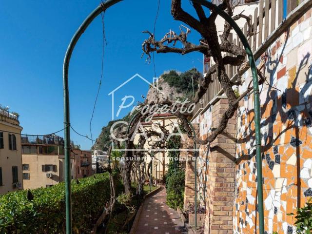 Casa indipendente in vendita a Pozzuoli NA