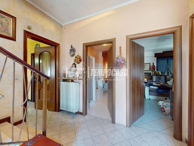 Casa indipendente in vendita a Santa Vittoria D'Alba