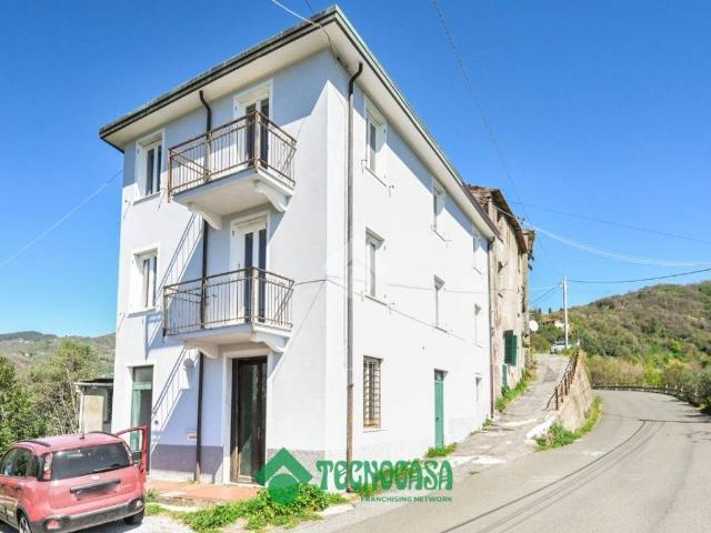 Casa indipendente in vendita a Podenzana MS