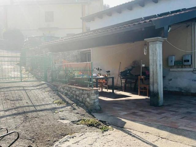 Casa indipendente in vendita a Podenzana MS