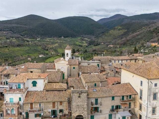 Casa indipendente in vendita a Poggio Mirteto RI