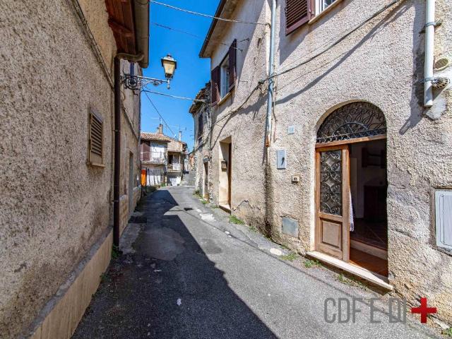 Casa indipendente in vendita a Poggio Moiano RI