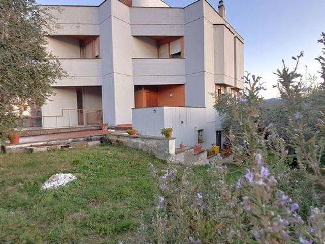 Casa indipendente in vendita a Poggio Moiano RI