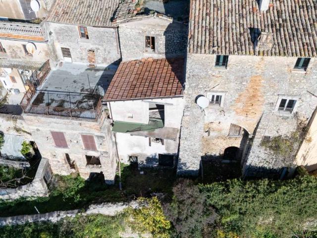 Casa indipendente in vendita a Poggio Nativo RI