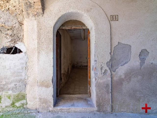 Casa indipendente in vendita a Poggio Nativo RI