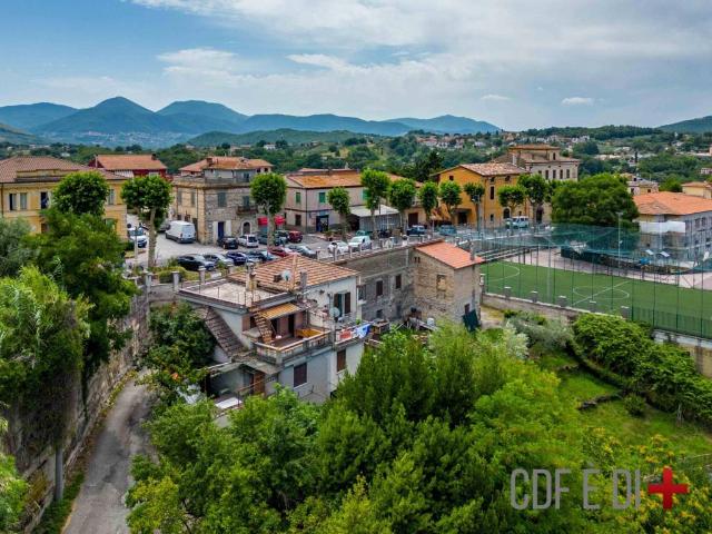 Casa indipendente in vendita a Poggio Nativo RI