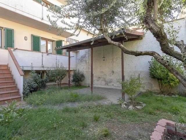 Casa indipendente in vendita a Poggio a Caiano PO