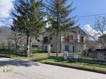 Casa indipendente in vendita a Poggio Bustone RI
