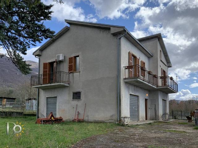 Casa indipendente in vendita a Poggio Bustone RI