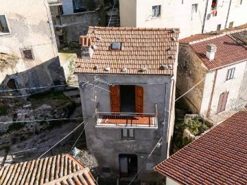 Casa indipendente in vendita a Poggio Bustone RI