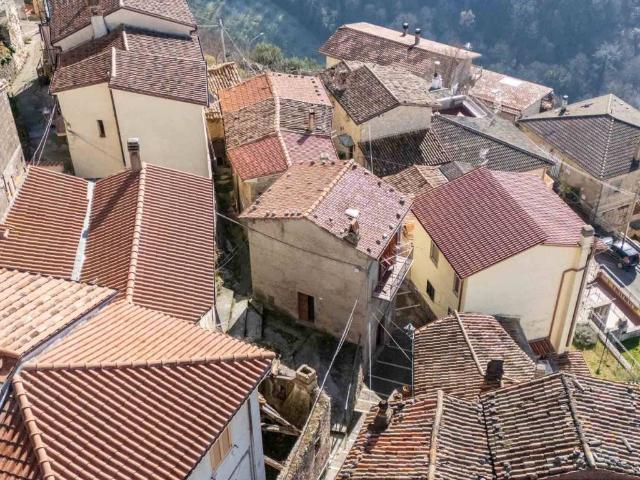 Casa indipendente in vendita a Poggio Bustone RI