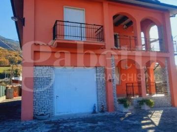 Casa indipendente in vendita a Poggio Bustone RI