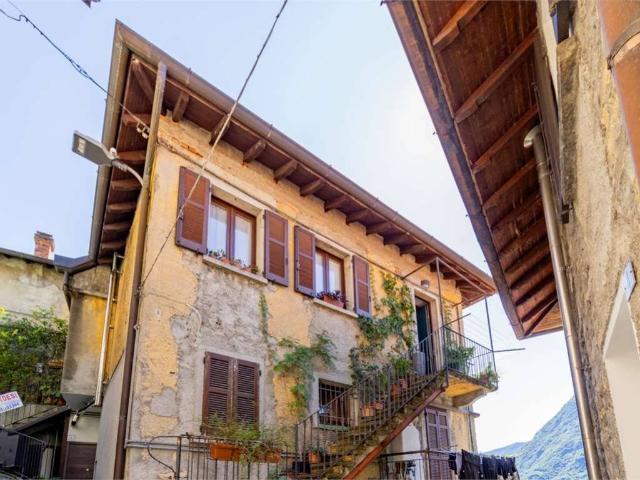 Casa indipendente in vendita a Pognana Lario CO
