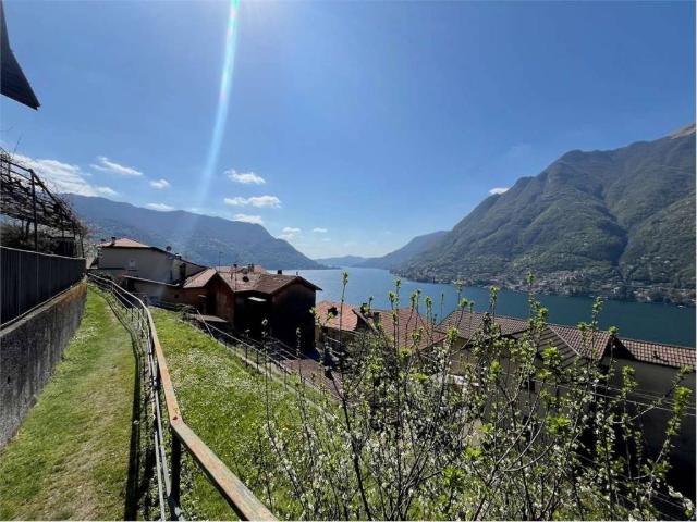 Casa indipendente in vendita a Pognana Lario CO