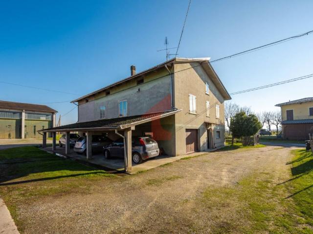 Casa indipendente in vendita a Polesine Zibello PR