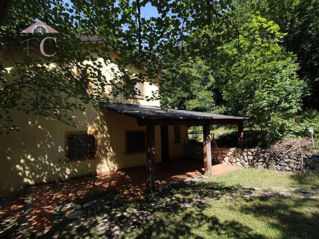 Casa indipendente in vendita a Polino TR