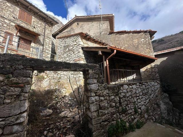 Casa indipendente in vendita a Polino TR