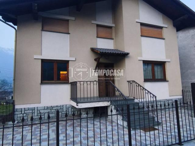 Casa indipendente in vendita a Pollein