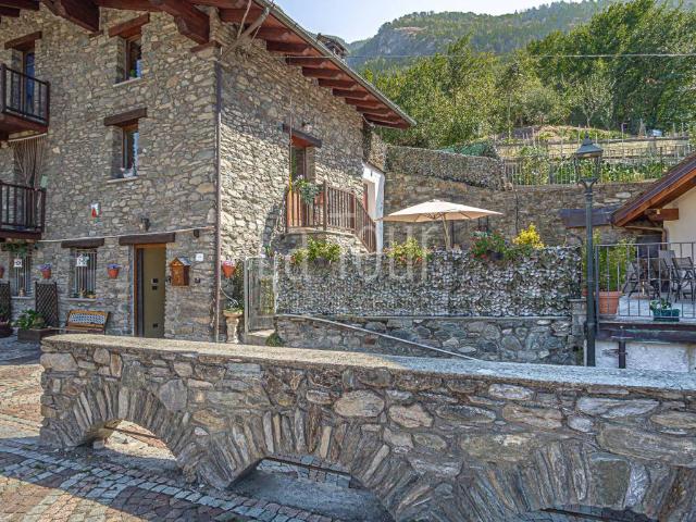 Casa indipendente in vendita a Pollein AO