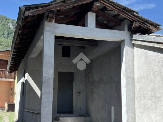 Casa indipendente in vendita a Pomaretto TO