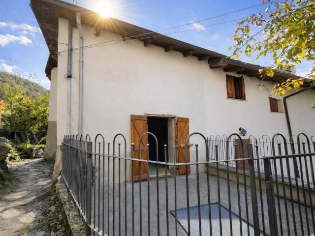 Casa indipendente in vendita a Pont Canavese TO