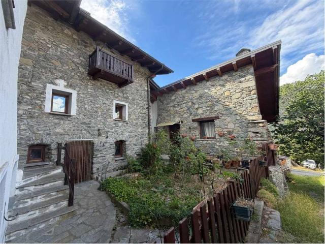 Casa indipendente in vendita a Pontey AO