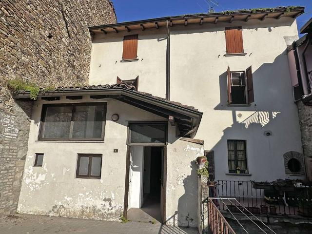 Casa indipendente in vendita a Ponte dell'Olio PC