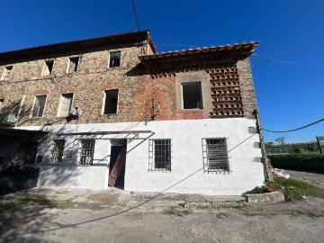 Casa indipendente in vendita a Porcari LU