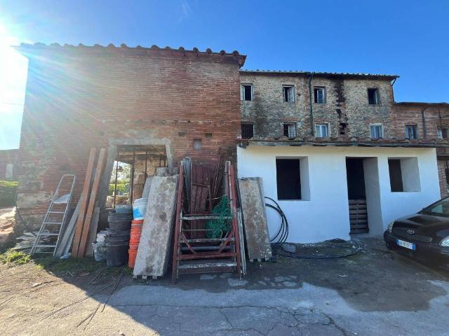 Casa indipendente in vendita a Porcari LU
