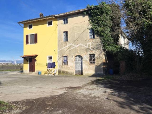 Casa indipendente in vendita a Porcari LU