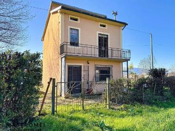 Casa indipendente in vendita a Porcari LU