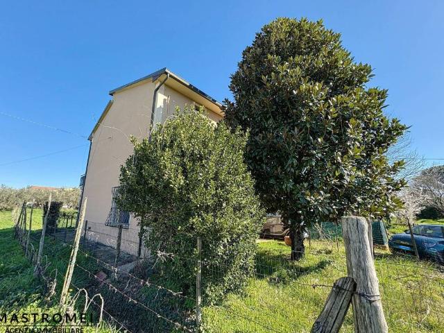 Casa indipendente in vendita a Porcari LU