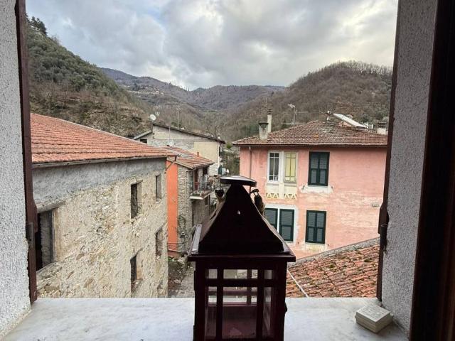 Casa indipendente in vendita a Pornassio IM